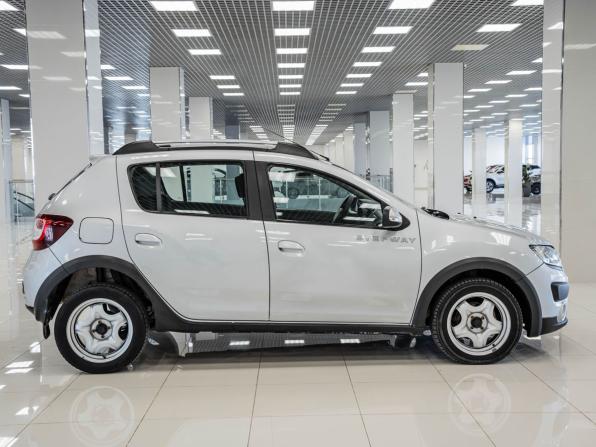 Renault Sandero II с пробегом 2015 года, цена 780 000 рублей, 133000 км, хэтчбек, Автокод Объявления
