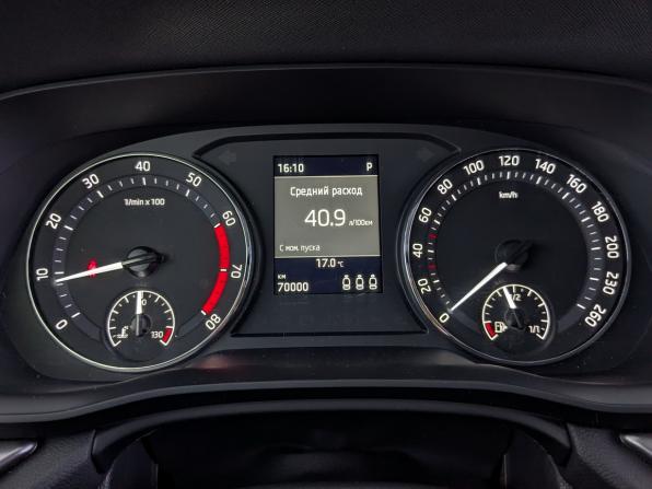 Skoda Octavia IV (A8) с пробегом 2021 года, цена 2 400 000 рублей, 69993 км, лифтбек, Автокод Объявления