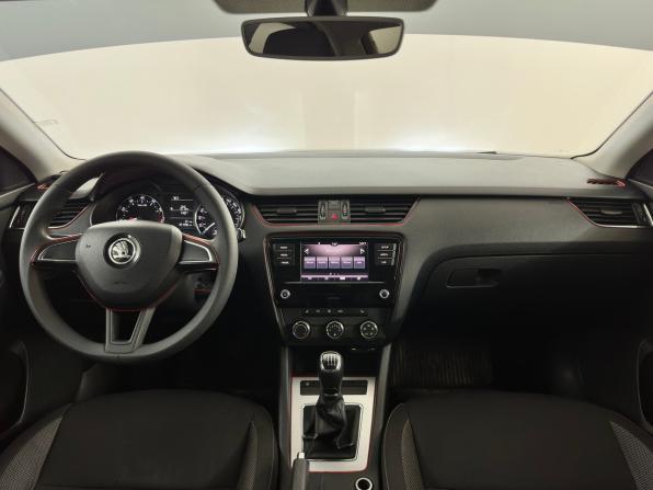 Skoda Octavia III (A7) Рестайлинг с пробегом 2017 года, цена 1 549 000 рублей, 221058 км, лифтбек, Автокод Объявления