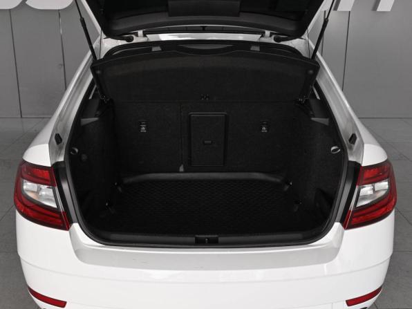 Skoda Octavia III (A7) Рестайлинг с пробегом 2018 года, цена 1 630 000 рублей, 200514 км, лифтбек, Автокод Объявления