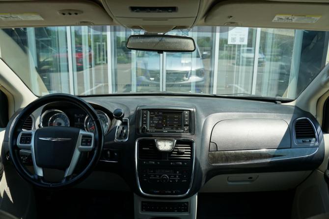 Chrysler Town &amp; Country V Рестайлинг с пробегом 2011 года, цена 999 999 рублей, 304000 км, минивэн, Автокод Объявления