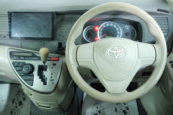 Toyota ISis I Рестайлинг с пробегом 2012 года, цена 1 249 000 рублей, 156000 км, компактвэн, Автокод Объявления