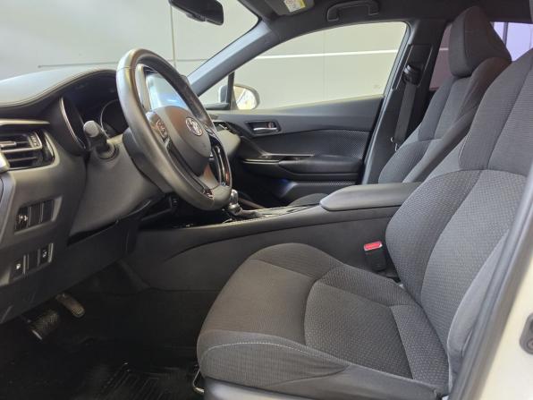 Toyota C-HR I Рестайлинг с пробегом 2019 года, цена 2 499 000 рублей, 69071 км, внедорожник, Автокод Объявления