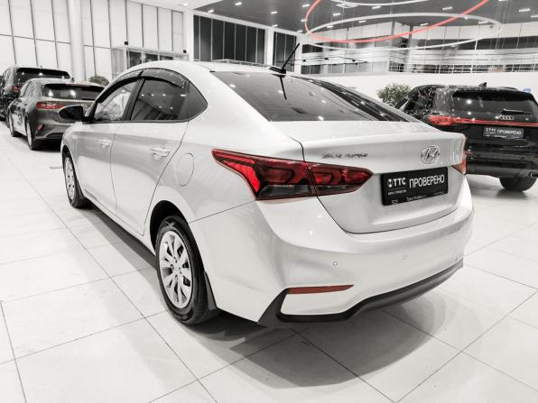 Hyundai Solaris II с пробегом 2017 года, цена 1 050 000 рублей, 111030 км, седан, Автокод Объявления
