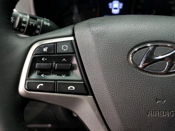 Hyundai Solaris II с пробегом 2017 года, цена 1 230 000 рублей, 97451 км, седан, Автокод Объявления