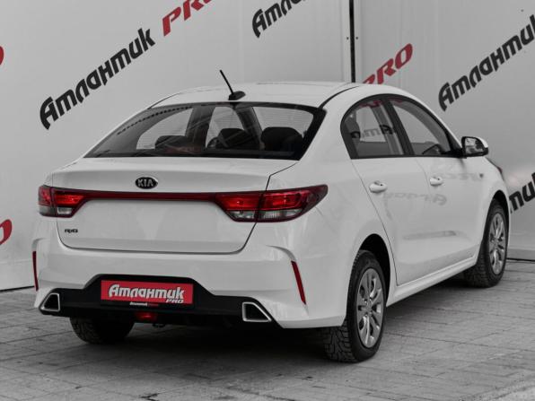 Kia Rio IV Рестайлинг с пробегом 2021 года, цена 1 615 000 рублей, 77531 км, седан, Автокод Объявления