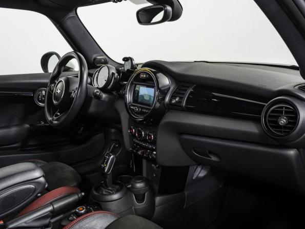 Mini Hatch III (F55/F56) Рестайлинг с пробегом 2019 года, цена 2 549 000 рублей, 111352 км, хэтчбек, Автокод Объявления
