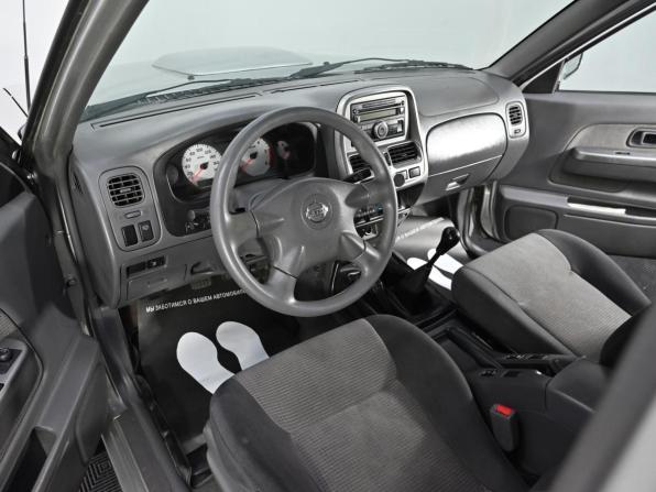 Nissan NP300 с пробегом 2012 года, цена 999 000 рублей, 374000 км, offers.body_type.unknown, Автокод Объявления