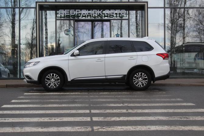 Mitsubishi Outlander III Рестайлинг 2 с пробегом 2018 года, цена 1 940 000 рублей, 154372 км, внедорожник, Автокод Объявления