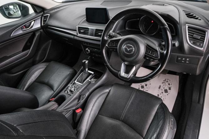 Mazda Axela III Рестайлинг с пробегом 2017 года, цена 1 449 000 рублей, 114571 км, хэтчбек, Автокод Объявления