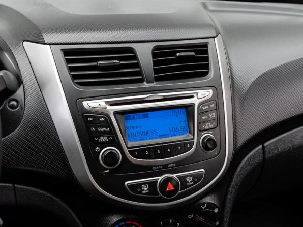 Hyundai Solaris I с пробегом 2014 года, цена 880 000 рублей, 185580 км, хэтчбек, Автокод Объявления