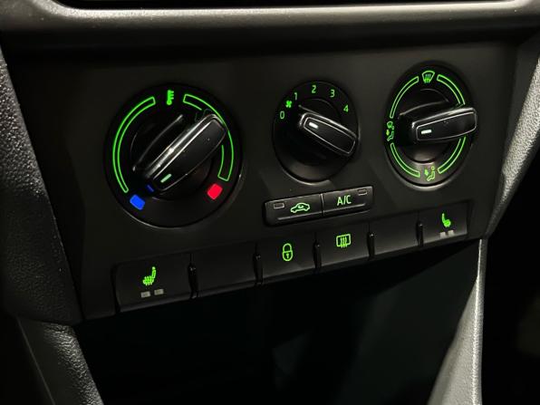 Skoda Rapid I с пробегом 2014 года, цена 975 000 рублей, 74615 км, лифтбек, Автокод Объявления