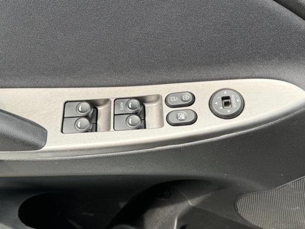 Hyundai Solaris I Рестайлинг с пробегом 2015 года, цена 1 110 000 рублей, 63355 км, хэтчбек, Автокод Объявления