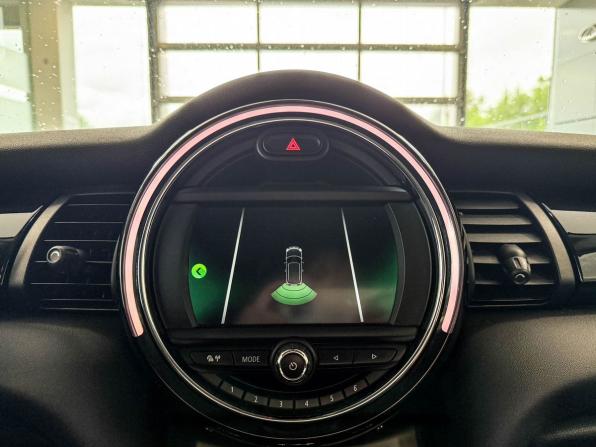 Mini Hatch III (F55/F56) Рестайлинг с пробегом 2019 года, цена 1 655 000 рублей, 48086 км, хэтчбек, Автокод Объявления