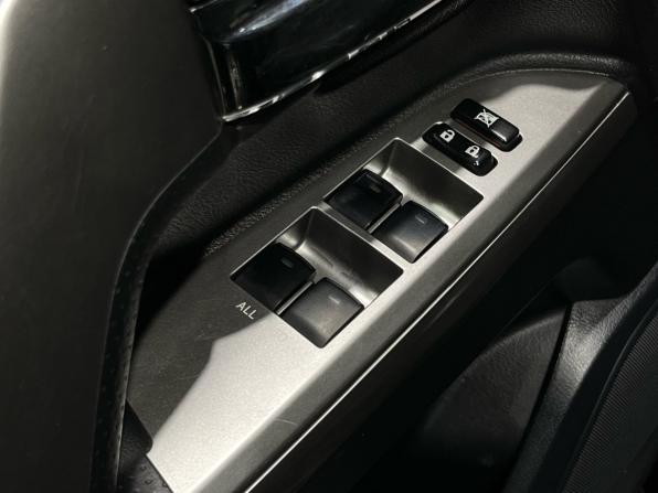Toyota Land Cruiser 200 Series Рестайлинг 1 с пробегом 2014 года, цена 3 240 000 рублей, 244304 км, внедорожник, Автокод Объявления