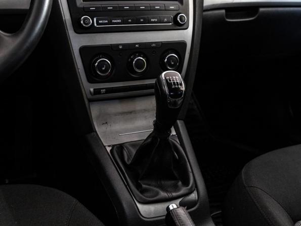 Skoda Octavia II (A5) Рестайлинг с пробегом 2012 года, цена 519 000 рублей, 316251 км, лифтбек, Автокод Объявления
