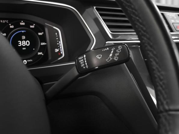 Volkswagen Tiguan II с пробегом 2018 года, цена 2 224 000 рублей, 37988 км, внедорожник, Автокод Объявления