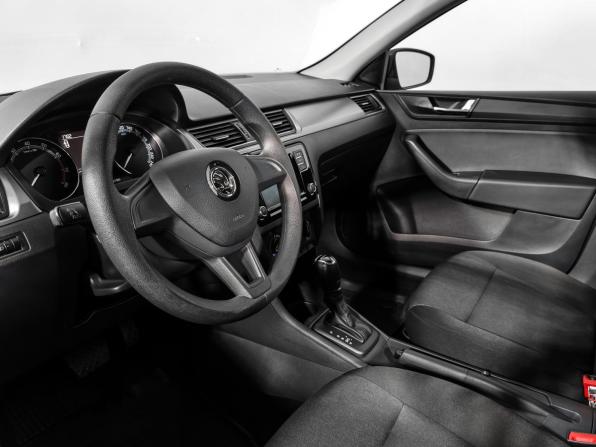 Skoda Rapid I Рестайлинг с пробегом 2019 года, цена 1 390 000 рублей, 88000 км, лифтбек, Автокод Объявления