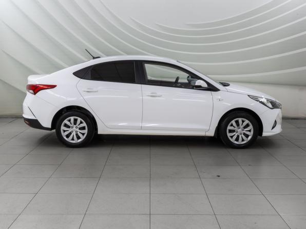 Hyundai Solaris II Рестайлинг с пробегом 2021 года, цена 1 478 000 рублей, 126067 км, седан, Автокод Объявления
