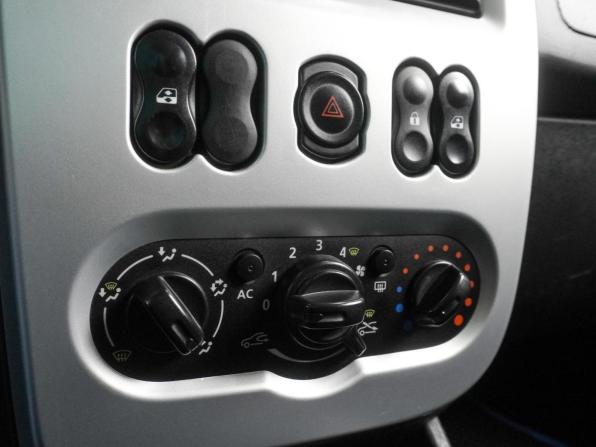 Renault Logan I Рестайлинг с пробегом 2012 года, цена 599 000 рублей, 170125 км, седан, Автокод Объявления
