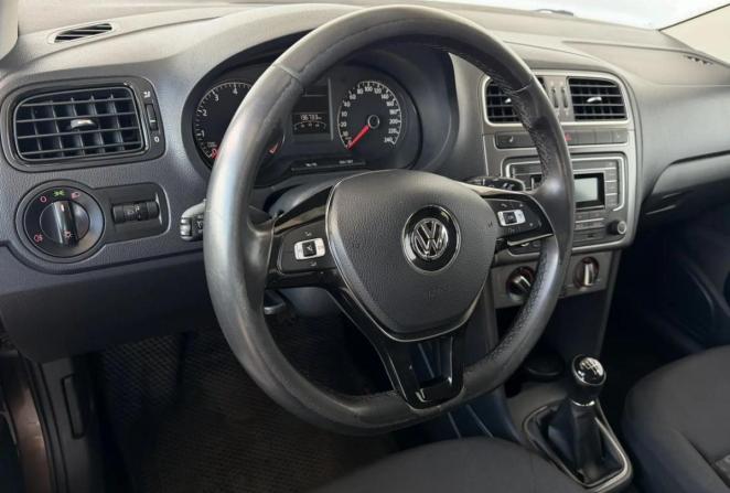Volkswagen Polo V Рестайлинг с пробегом 2019 года, цена 1 245 000 рублей, 136686 км, седан, Автокод Объявления