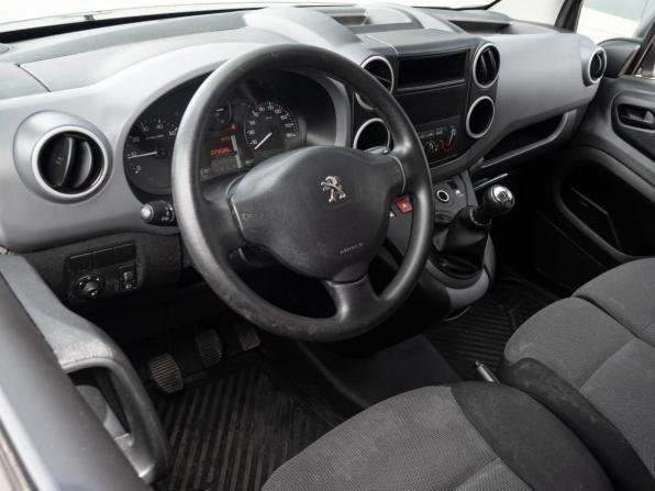 Peugeot Partner II Рестайлинг 2 с пробегом 2017 года, цена 930 000 рублей, 229588 км, фургон, Автокод Объявления