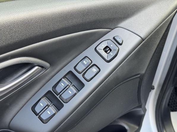 Hyundai ix35 I Рестайлинг с пробегом 2015 года, цена 1 270 000 рублей, 103850 км, внедорожник, Автокод Объявления