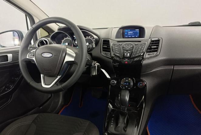 Ford Fiesta Mk6 Рестайлинг с пробегом 2015 года, цена 900 000 рублей, 74974 км, хэтчбек, Автокод Объявления