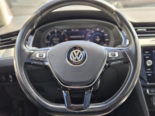 Volkswagen Passat B8 Рестайлинг с пробегом 2019 года, цена 1 900 000 рублей, 241920 км, универсал, Автокод Объявления