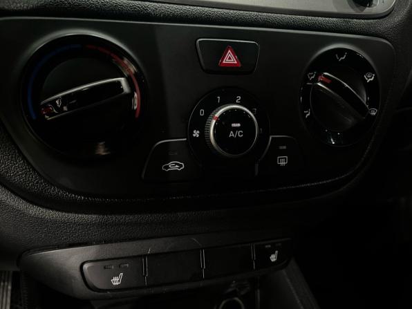 Hyundai Solaris II с пробегом 2017 года, цена 1 050 000 рублей, 144870 км, седан, Автокод Объявления
