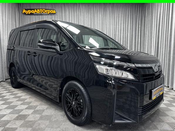 Toyota Voxy III (R80) Рестайлинг с пробегом 2018 года, цена 2 700 000 рублей, 88347 км, минивэн, Автокод Объявления