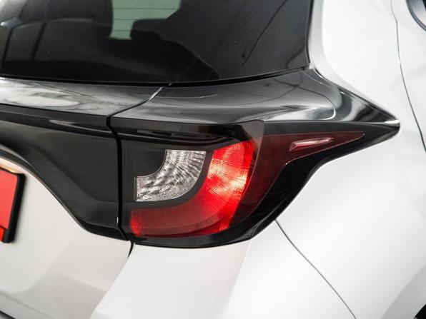 Toyota Yaris IV с пробегом 2021 года, цена 1 299 500 рублей, 53750 км, хэтчбек, Автокод Объявления