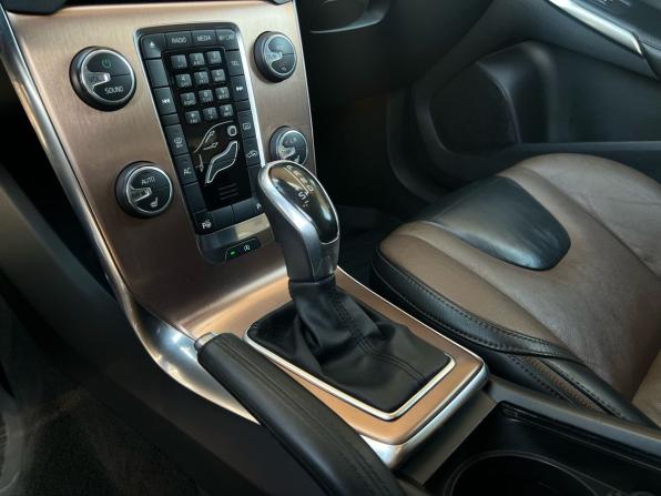 Volvo V40 Cross Country I с пробегом 2013 года, цена 1 150 000 рублей, 129417 км, хэтчбек, Автокод Объявления