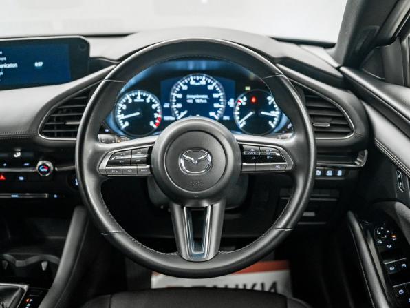 Mazda 3 IV (BP) с пробегом 2021 года, цена 1 800 000 рублей, 13000 км, хэтчбек, Автокод Объявления