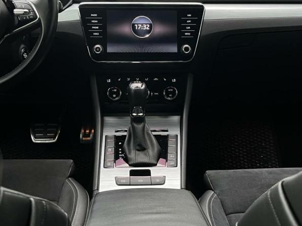 Skoda Superb III Рестайлинг с пробегом 2021 года, цена 2 099 000 рублей, 139031 км, лифтбек, Автокод Объявления