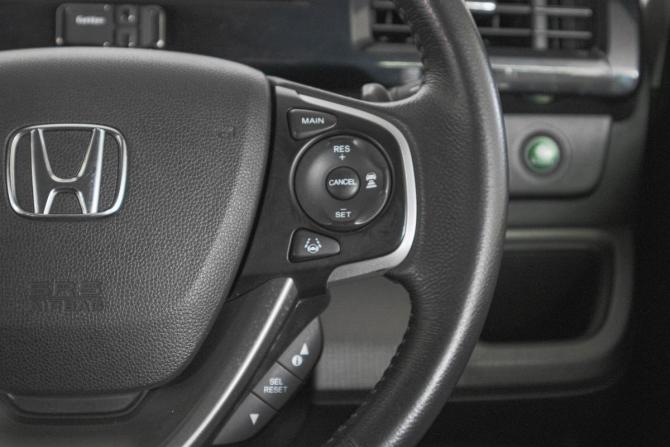 Honda Stepwgn V с пробегом 2016 года, цена 1 849 000 рублей, 117000 км, минивэн, Автокод Объявления