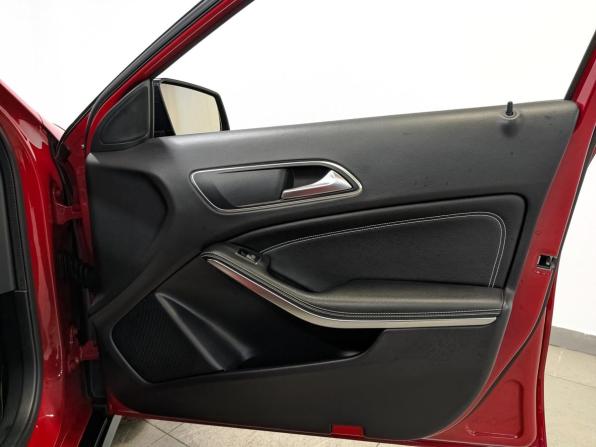Mercedes-Benz GLA I (X156) Рестайлинг с пробегом 2019 года, цена 2 600 000 рублей, 63340 км, внедорожник, Автокод Объявления