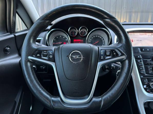 Opel Astra J Рестайлинг с пробегом 2013 года, цена 599 000 рублей, 238000 км, хэтчбек, Автокод Объявления