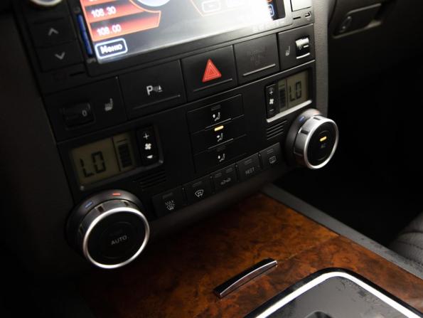 Volkswagen Touareg I Рестайлинг с пробегом 2009 года, цена 1 099 000 рублей, 245360 км, внедорожник, Автокод Объявления