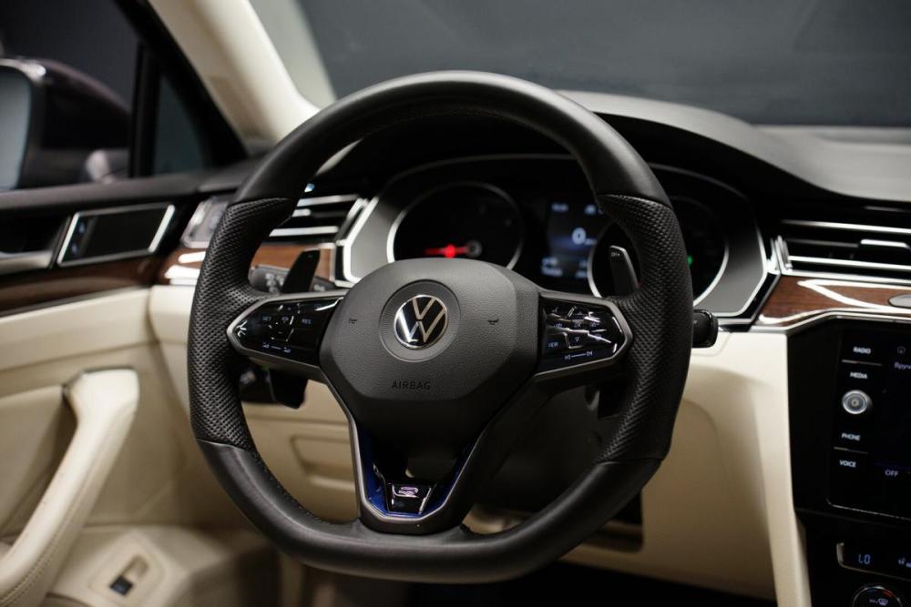Volkswagen Passat B8 Крым  - изображение 12