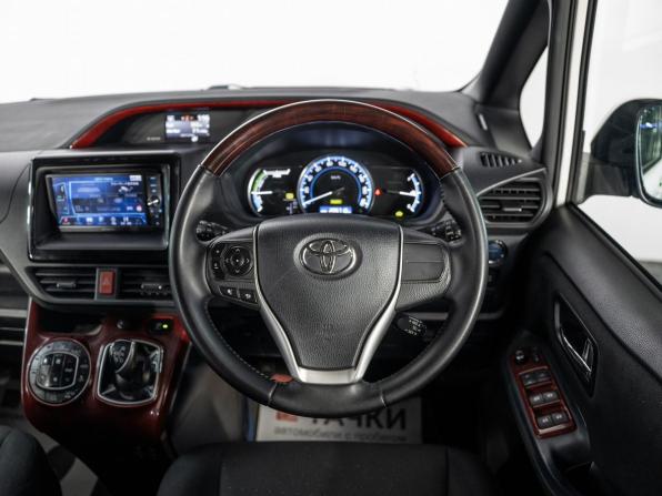 Toyota Noah III (R80) с пробегом 2015 года, цена 1 700 000 рублей, 205710 км, минивэн, Автокод Объявления