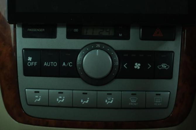 Toyota Ipsum II (M20) Рестайлинг с пробегом 2004 года, цена 1 009 000 рублей, 284500 км, компактвэн, Автокод Объявления