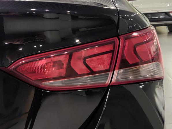 Hyundai Solaris II с пробегом 2018 года, цена 1 325 000 рублей, 175381 км, седан, Автокод Объявления