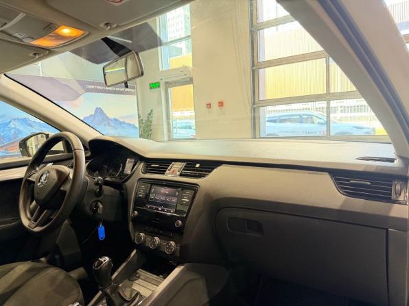 Skoda Octavia III (A7) Рестайлинг с пробегом 2018 года, цена 1 086 000 рублей, 131830 км, лифтбек, Автокод Объявления