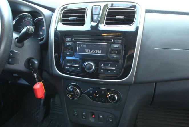 Renault Sandero II с пробегом 2015 года, цена 840 000 рублей, 80881 км, хэтчбек, Автокод Объявления