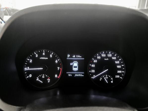 Hyundai Solaris II с пробегом 2018 года, цена 850 000 рублей, 306951 км, седан, Автокод Объявления