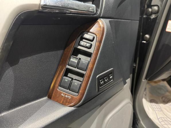 Toyota Land Cruiser Prado 150 Series с пробегом 2010 года, цена 2 470 000 рублей, 201780 км, внедорожник, Автокод Объявления