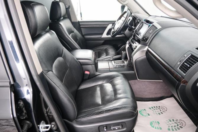 Toyota Land Cruiser 200 Series Рестайлинг 1 с пробегом 2013 года, цена 3 499 000 рублей, 317039 км, внедорожник, Автокод Объявления