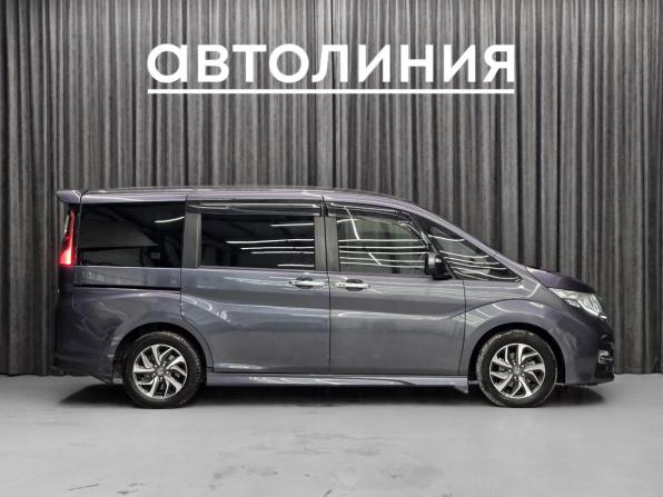 Honda Stepwgn V с пробегом 2016 года, цена 1 745 000 рублей, 140000 км, минивэн, Автокод Объявления