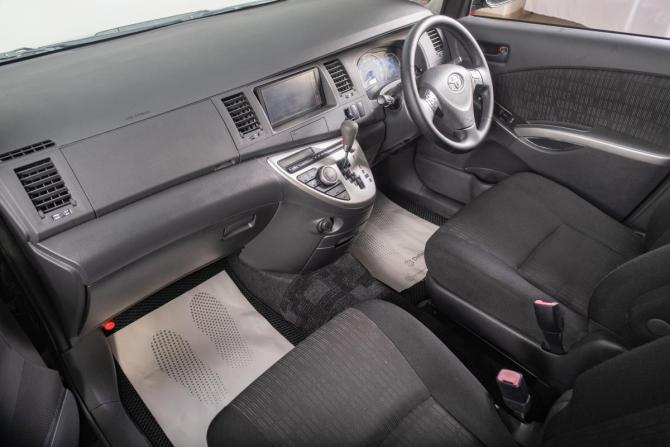 Toyota ISis I Рестайлинг с пробегом 2011 года, цена 1 449 000 рублей, 77300 км, компактвэн, Автокод Объявления